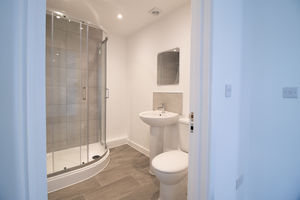 Shower room- click for photo gallery